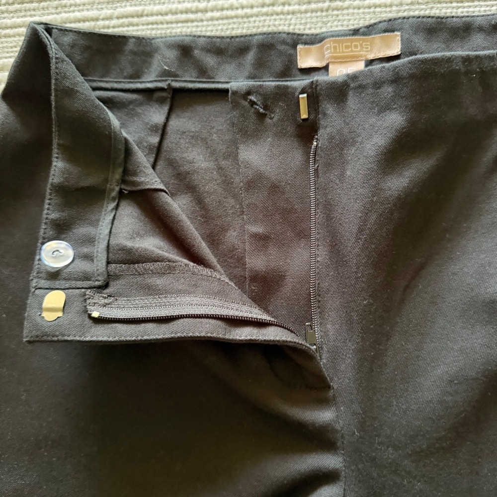 Chicos Black Crop Pants Womens Size 0.5 Small Straight Leg Flat Front Trousers - Picture 6 of 10